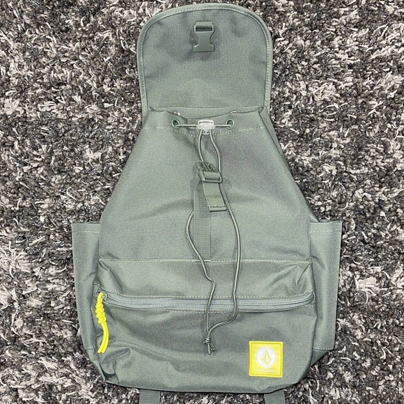 New VOLCOM Vol Stone Drawstring Bag (Backpack) in Light Army Green - Picture 5 of 15
